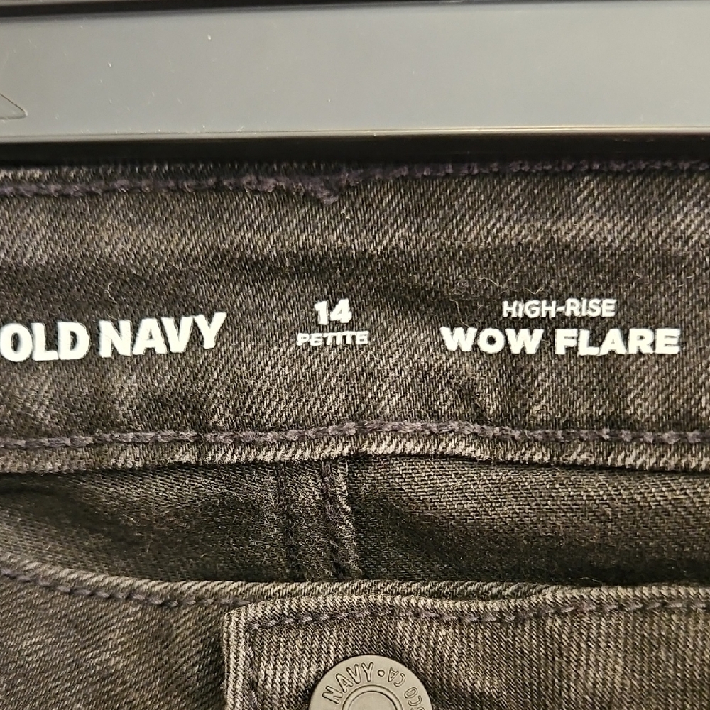 Old Navy Black High-Rise Wow Flare Jeans - Picture 4 of 7